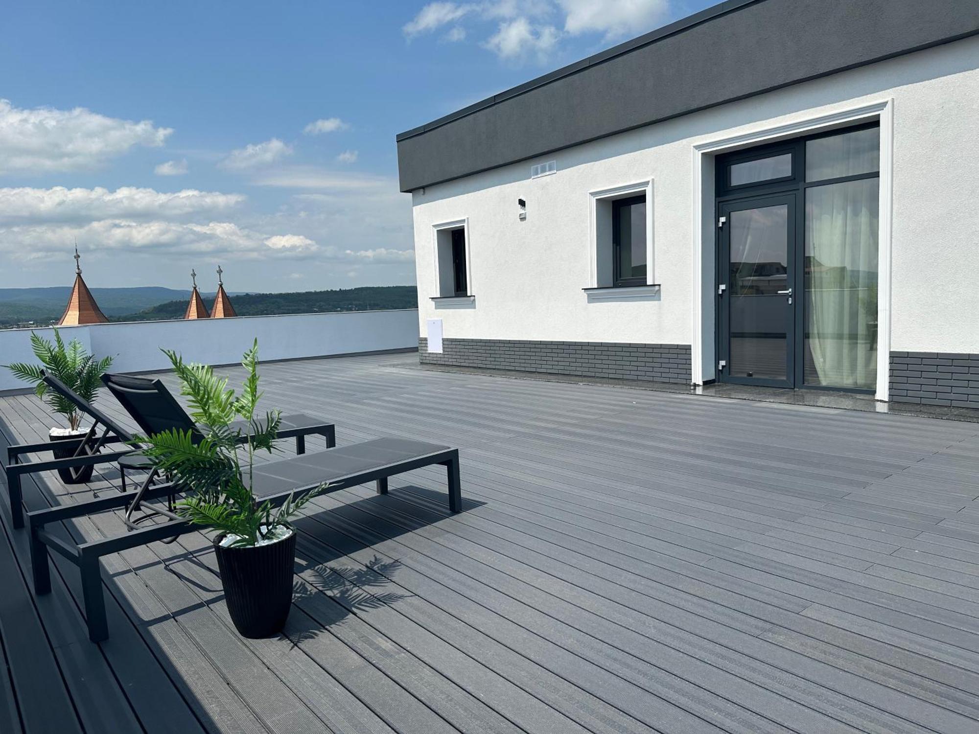 The Penthouse Hotel Vaslui Exterior photo