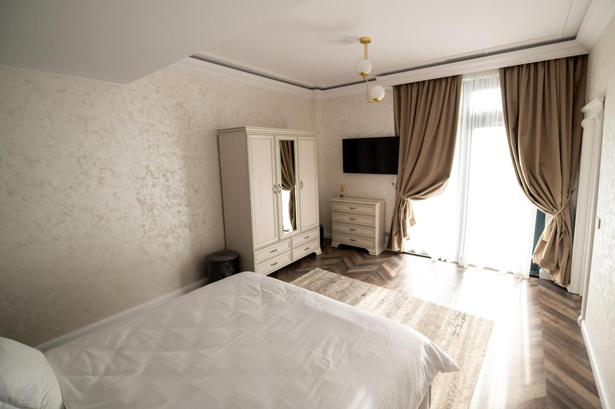 The Penthouse Hotel Vaslui Exterior photo
