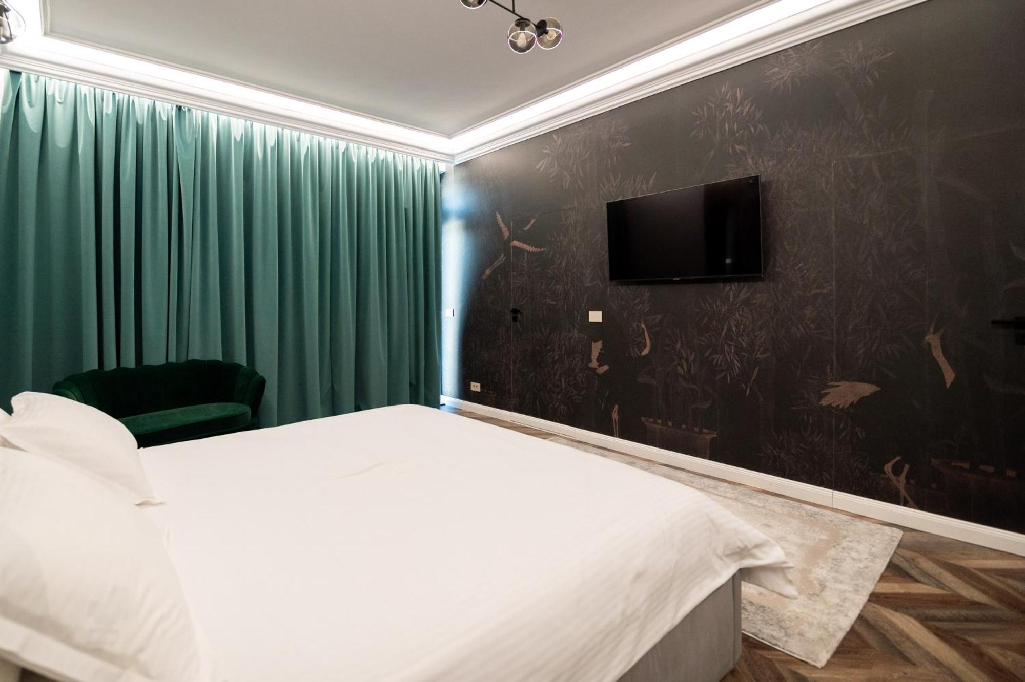 The Penthouse Hotel Vaslui Exterior photo